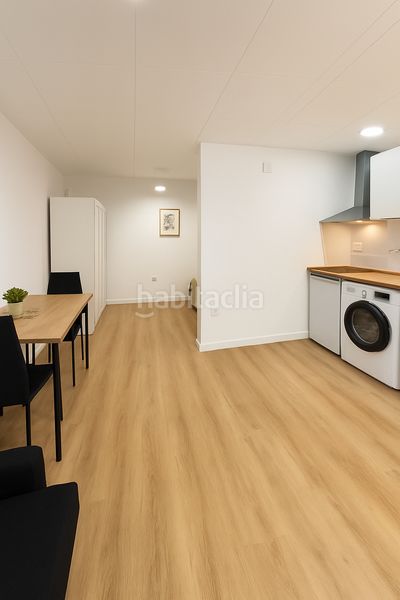 Foto d43beed0-8bbc-463d-a5f0-6366a1c14105. Estudio totalmente reformado · amueblado · 1 habitación · junto al metro en Cornellà de Llobregat