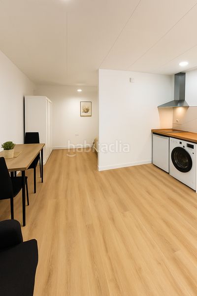Foto 4387dfcc-758f-44c6-9ef7-007a942a3540. Estudio 30 m² · reformado · amueblado · metro Sant Ildefons en Cornellà de Llobregat