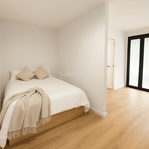 Foto 78af93e4-05c5-4b77-9418-a8201659a9d6. Estudio 30 m² · reformado · amueblado · metro Sant Ildefons en Cornellà de Llobregat