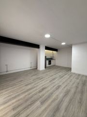 Monolocale  Carrer ample. Diseño · luz · espacio abierto · totalmente reformado