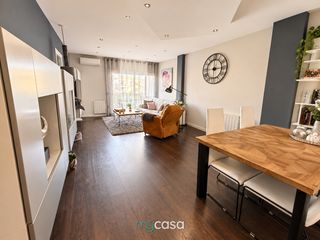 Pis  Plaça enginyer deulofeu. Amplitud · luz natural · 130 m² · 3 habitaciones · vestidor · ba