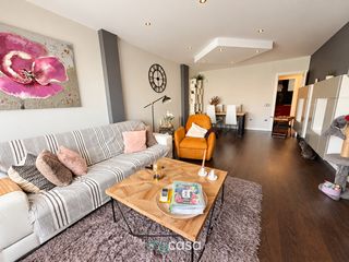 Pis  Plaça enginyer deulofeu. Amplitud · luz natural · 130 m² · 3 habitaciones · vestidor · ba