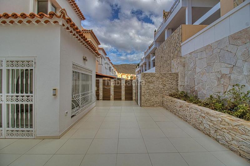 Foto d7159db6-a9c9-4c2f-9ac3-4c009a389a8d. Casa amb aparcament a Torviscas Centro y Alto Adeje