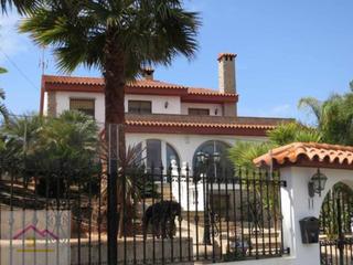 Xalet a Calle planeta venus 11. Villa con vistas al mar y montaña.