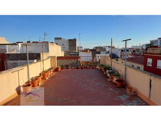 Rez-de-chaussée à Calle san vicente 30. Gran oportunidad !