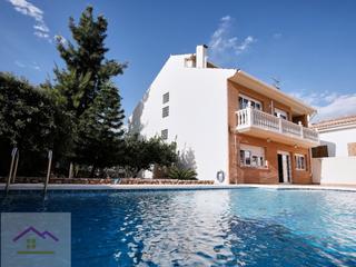 Chalet à Av rey don jaime 20 a. Chalet con piscina en el centro de alcossebre