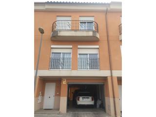 Casa adossada a Calle miravet 46. Chalet adosado .