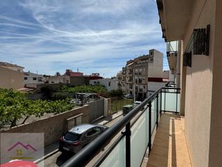 Appartement à Calle na violant d'hongria 10. Piso con garaje en el centro de alcossebre