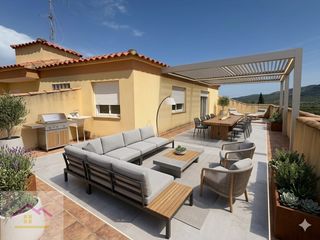 Duplex  Calle jose roig. Gran dúplex familiar de 4 hab. con terraza y ascensor a ambas pl