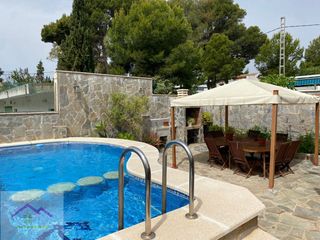 Casa pareada en Calle ibiza 6. Chalet pareado zona de las fuentes