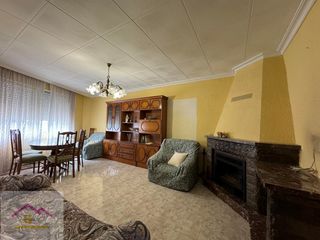 Towny house  Calle constitucion 3. Casa con garaje amplio