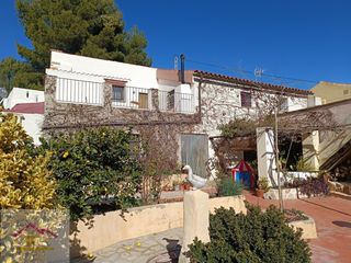 Masia  Poligono poligono 18 559. Finca rustica con terreno