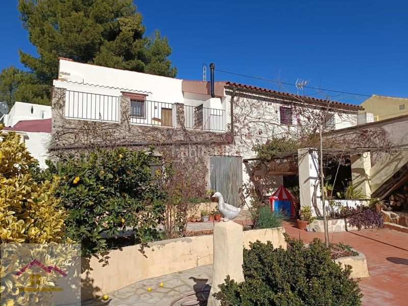 Foto bf6e9965-cdbd-4218-aeb9-0430f9e0c27d. Masia amb aparcament piscina a Vall d´Alba