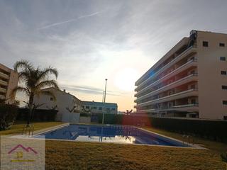 Rez-de-chaussée à Calle garbi 4. Piso planta baja con una terraza de 54 metros