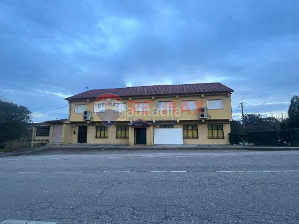 Foto 47d10dc1-92f0-420a-8612-d5f6b8ebee43. Edifici a Porriño (O)