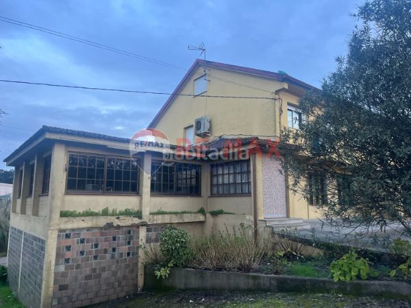 Foto 9d6137fd-31d8-461d-9983-99dbc247efbb. Edifici a Porriño (O)