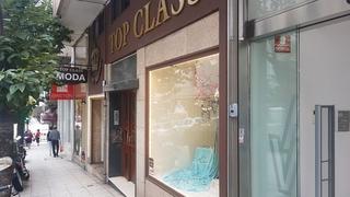 Locale commerciale in Rúa do Ecuador