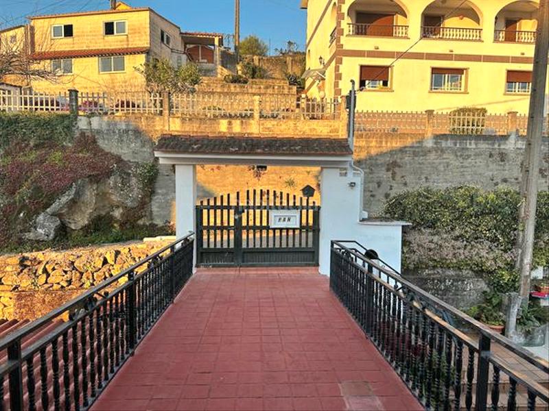 Foto 8deab984-10e0-493e-baa9-b4d62dc77c14. Haus mit parking in Moaña