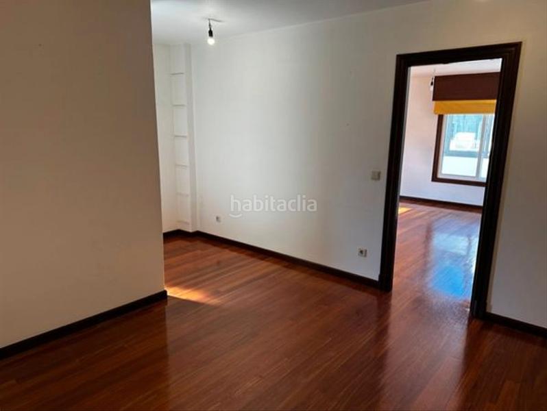 Foto 48694237-72a2-4e66-9281-6ee2bc888ca5. Bureau dans Casco Vello Vigo