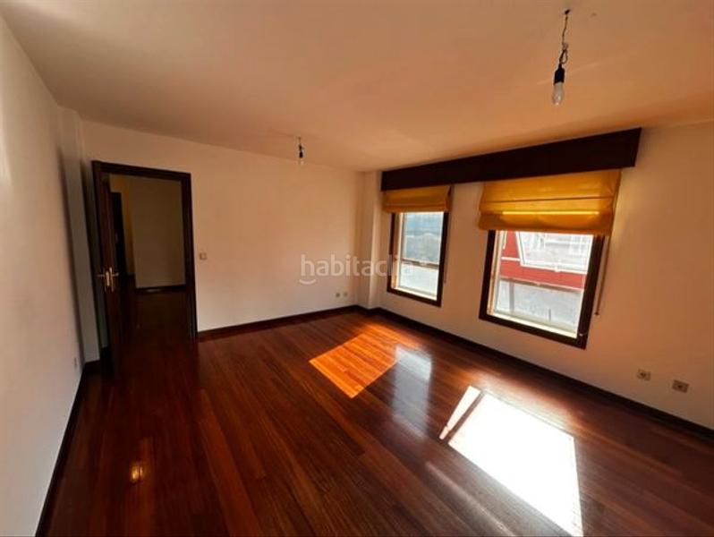 Foto d05ecc92-6ca0-4ff9-9c44-8d94866f047a. Bureau dans Casco Vello Vigo