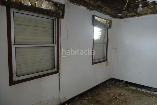 Foto b893fd62-e369-4850-aa98-725046687149. Casa amb aparcament a Plaza de la industria Vigo