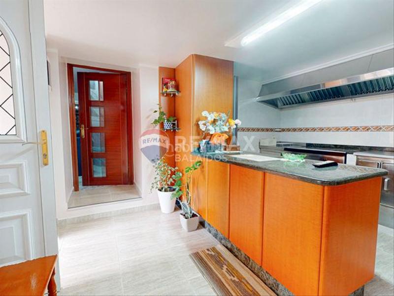 Foto 19accc9e-4f0c-4868-88a7-b9d1289a2f80. Casa adossada amb calefacció aparcament a Sardoma - Castrelos Vigo