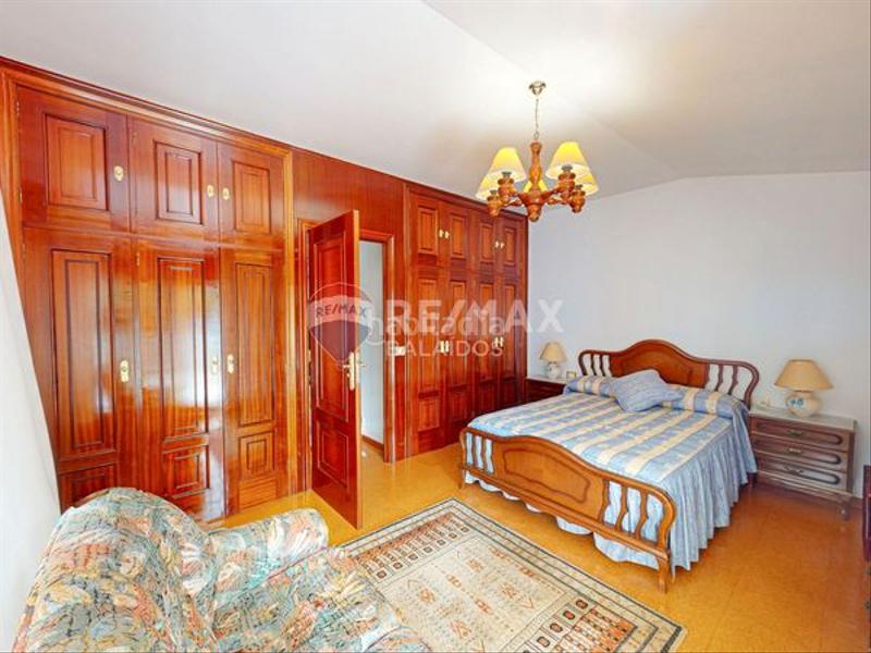 Foto 55bfaddf-af51-40ef-a479-1c6f8e2e7123. Casa adossada amb calefacció aparcament a Sardoma - Castrelos Vigo