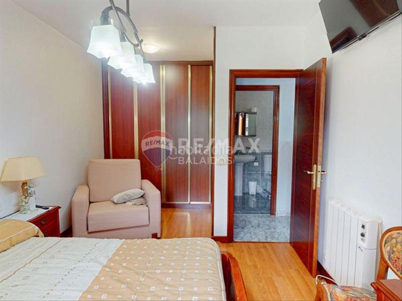 Foto cd5f9256-b20b-4489-88c1-2640fb74f374. Casa adossada amb calefacció aparcament a Sardoma - Castrelos Vigo