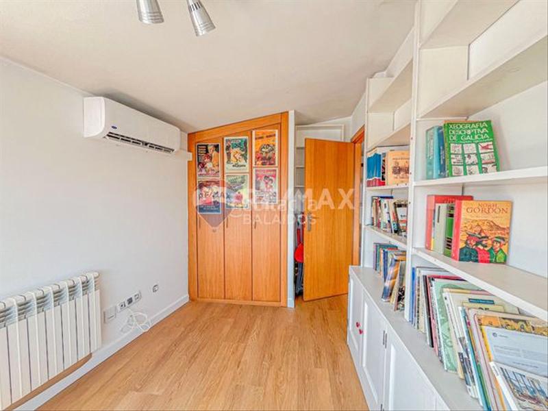 Foto 8dd43f69-bc0f-4c33-b3b9-e1e5fcf77d60. Duplex avec chauffage parking dans Zona Fernández Labreda Pontevedra