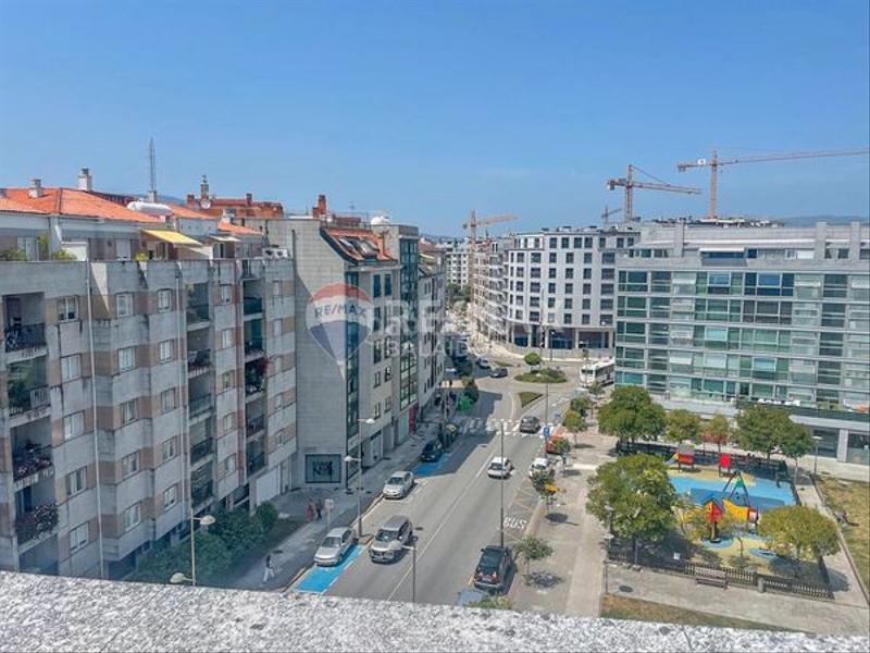 Foto b1bf06d9-a933-4d52-8cfb-a10332bf8ffc. Zweistöckige wohnung mit heizung parking in Zona Fernández Labreda Pontevedra