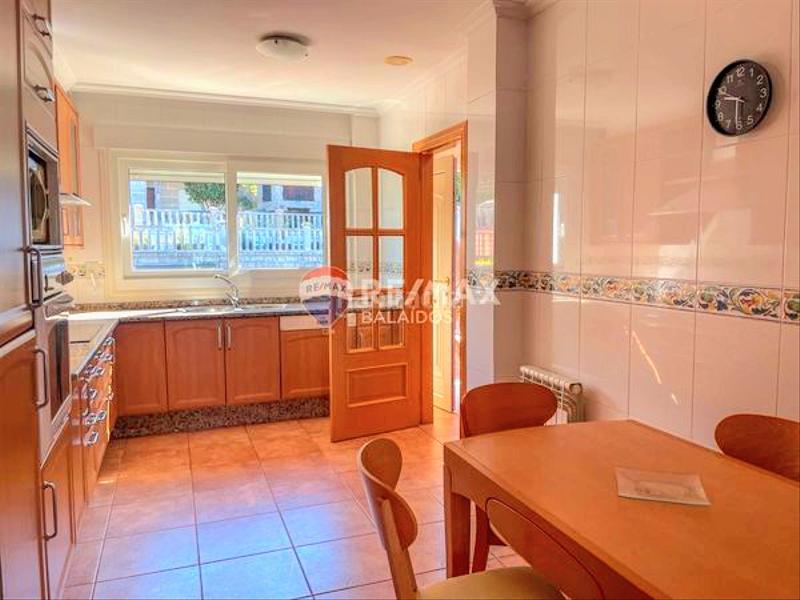 Foto 32fb643f-3b91-42b3-96e7-e09b2d770353. Maison jumelée avec chauffage parking dans Sanxenxo pueblo Sanxenxo