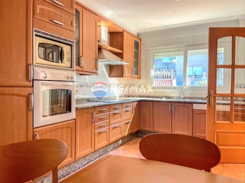 Foto 5db243f0-fecf-44c6-9715-ba39499b4c10. Semi detached house with heating parking in Sanxenxo pueblo Sanxenxo