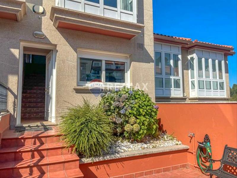 Foto 87816e78-2fa7-4fea-9737-79fb462fc3a1. Semi detached house with heating parking in Sanxenxo pueblo Sanxenxo