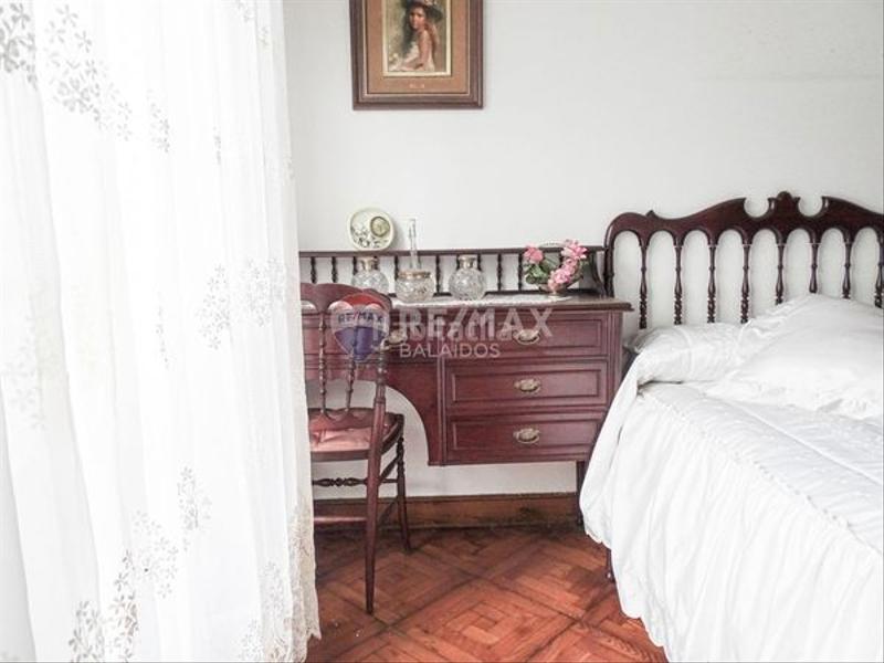 Foto 33345fad-650d-403f-b899-e31c7ea41c2f. Casa adossada amb calefacció a Lavadores Vigo