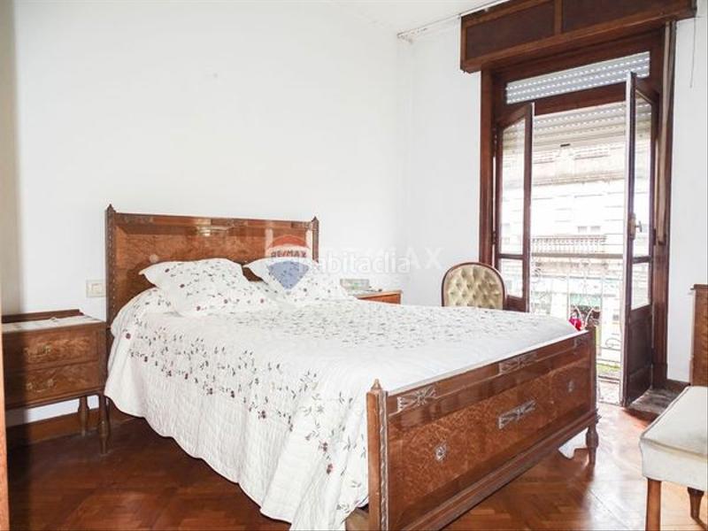 Foto 78c2e646-5e8c-4d66-8891-d2b27c1335e9. Casa adossada amb calefacció a Lavadores Vigo