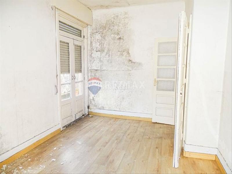 Foto c559f0bb-8cad-4643-9749-64b13afa6c42. Casa adossada amb calefacció a Lavadores Vigo