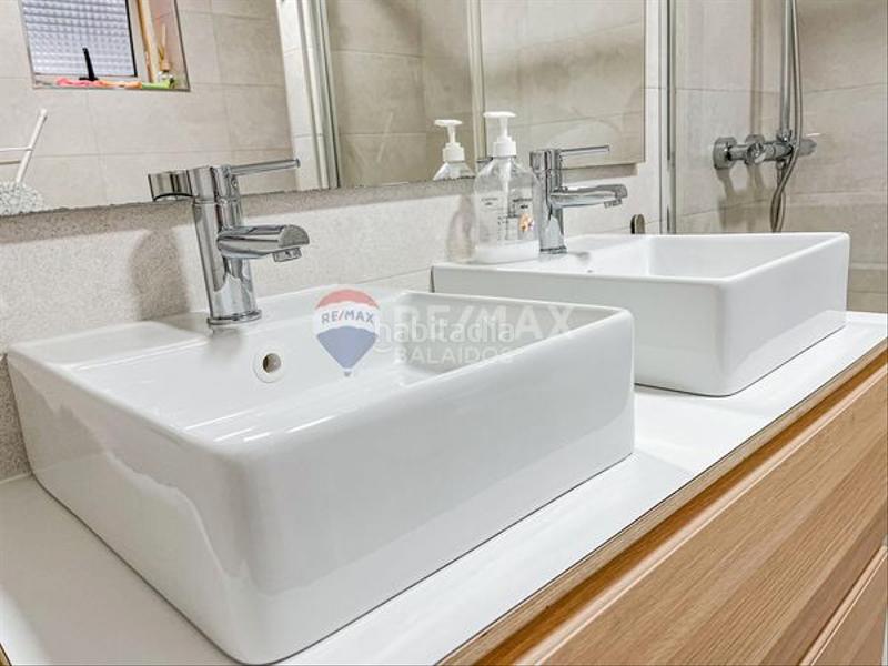 Foto fa5aafa1-eefb-48ff-b823-3470b62ac7c8. Pis amb calefacció aparcament a Sanxenxo pueblo Sanxenxo