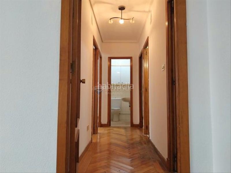 Foto 84ad9423-92be-4d32-9acc-2aa4b56542f3. Piso en As Travesas - Balaidos Vigo
