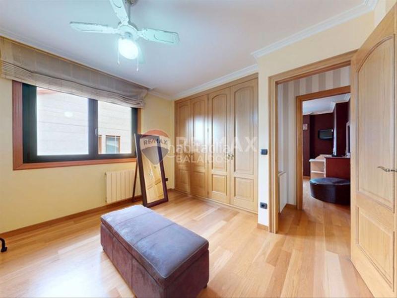 Foto b8f8029f-d95e-4d38-ac10-903744a0e6ea. Casa con riscaldamento parcheggio in Alcabre Vigo