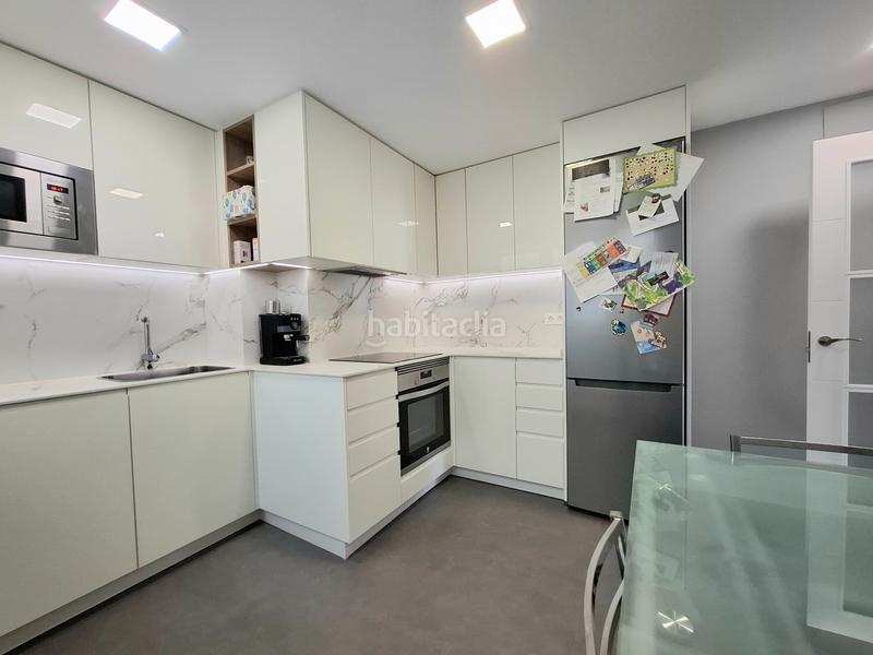 Foto f0ed863d-f9ce-4945-a123-23604cd30190. Appartamento con riscaldamento parcheggio in Berbés - Peritos Vigo