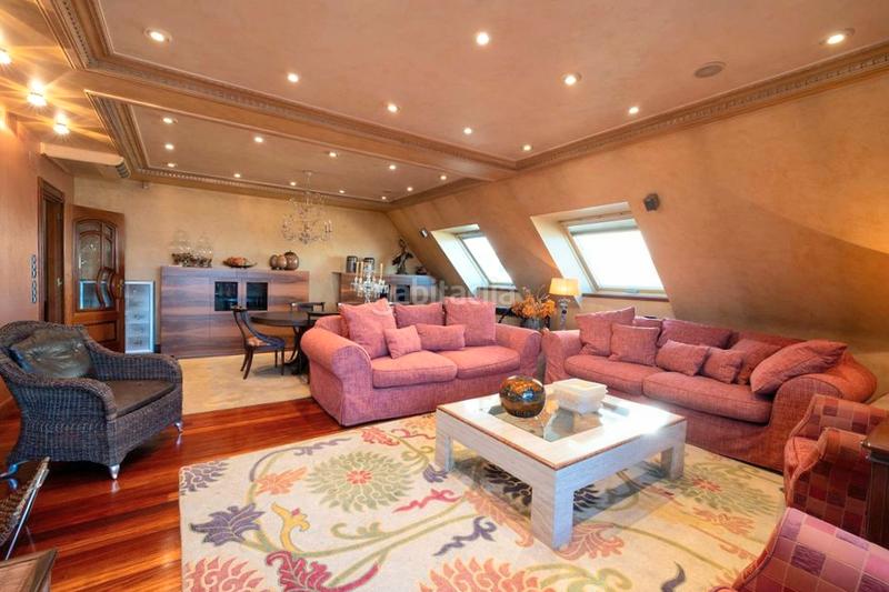 Foto ed7ff7b2-aa18-4630-9c57-44c0bd77ab66. Dúplex amb calefacció aparcament a Plaza España - Corte Inglés Vigo