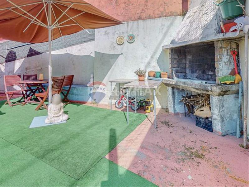 Foto b31c325a-8257-4a5f-8a0c-5b470ba52d05. Casa pareada en Cangas pueblo Cangas