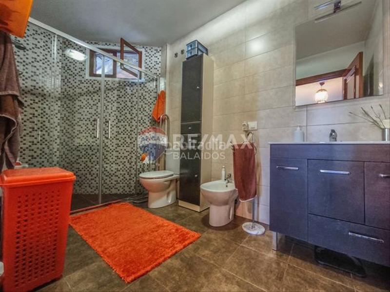 Foto 9d1be844-8930-4936-89b2-197760595d34. Haus mit heizung parking in Valadares - Beade Vigo