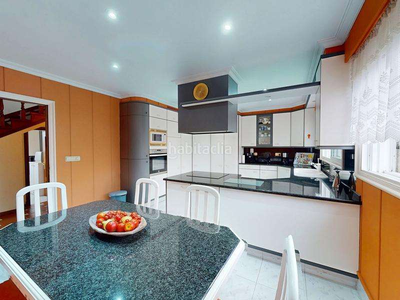 Foto ec5b7f21-7ab9-4d7b-864c-18d38a14df78. Haus mit kamin heizung parking pool in Porriño (O)