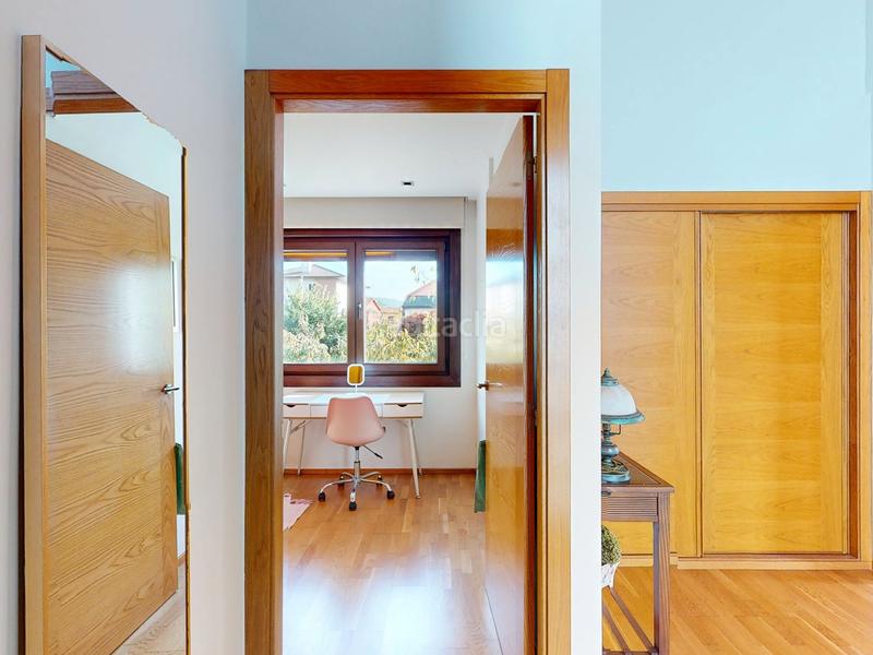 Foto 08d48d5d-ae08-4c0e-ad0b-a0d0797d9751. Casa amb calefacció aparcament piscina a Valadares - Beade Vigo