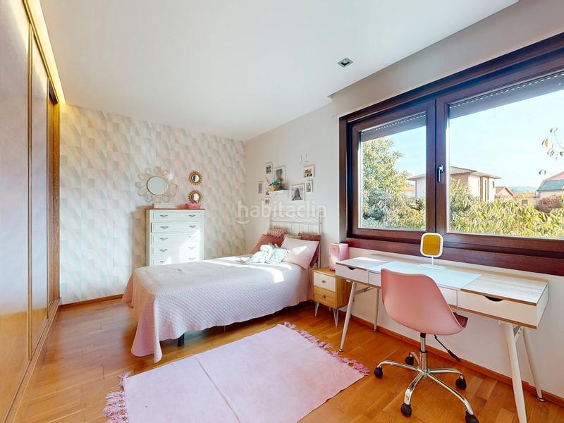 Foto c7093464-d5b6-4712-b4fe-4ef1e6197d07. Casa amb calefacció aparcament piscina a Valadares - Beade Vigo