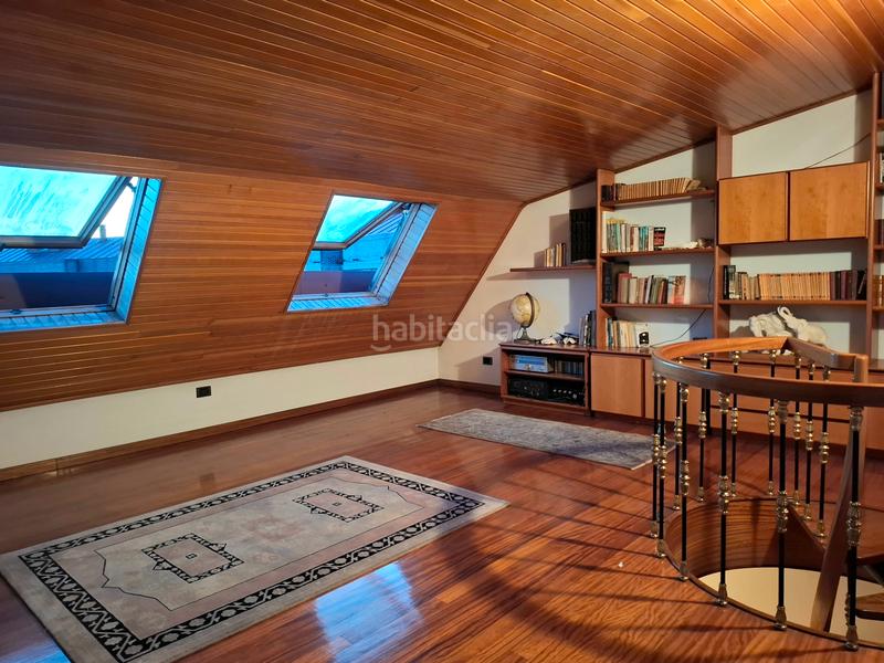 Foto 0d2c7d56-44ba-4b0a-85c7-55e7f3e0a613. Zweistöckige wohnung mit heizung parking in Plaza de la industria Vigo