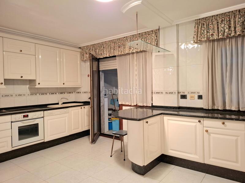 Foto 458addce-75f5-47f8-b403-559ec28d18d5. Zweistöckige wohnung mit heizung parking in Plaza de la industria Vigo