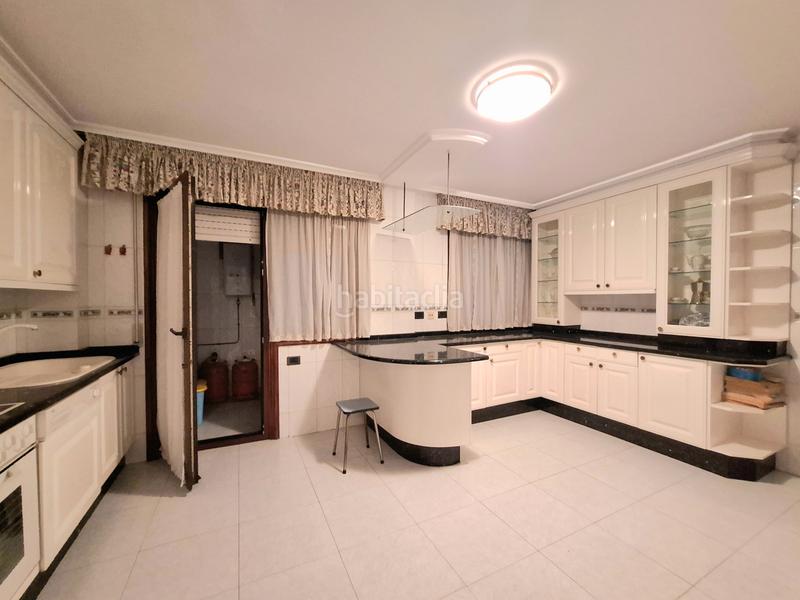 Foto 8caaf608-37fa-4e1c-bc57-d98f7fa16816. Zweistöckige wohnung mit heizung parking in Plaza de la industria Vigo