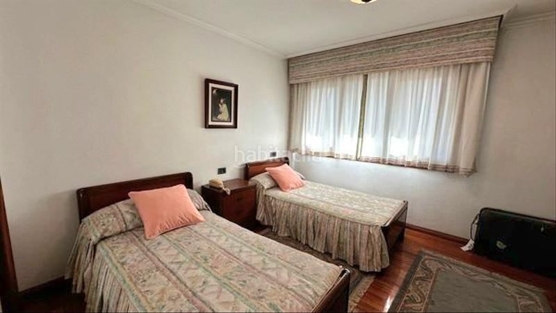 Foto b9e47fc6-6cbb-4fc4-9a3c-6889f2ca1e9b. Zweistöckige wohnung mit heizung parking in Plaza de la industria Vigo